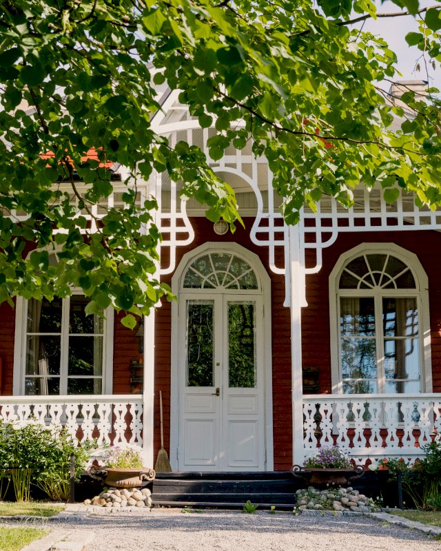 Strömsön huvilan etukuisti